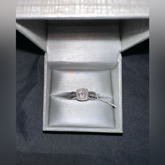 Zales sterling silver quad promise ring. NWT size 9 - Picture 4 of 9